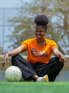 Read more about the article Ndatté Ndiaye Ndoye: El talento que protege los sueños del fútbol femenino senegalés